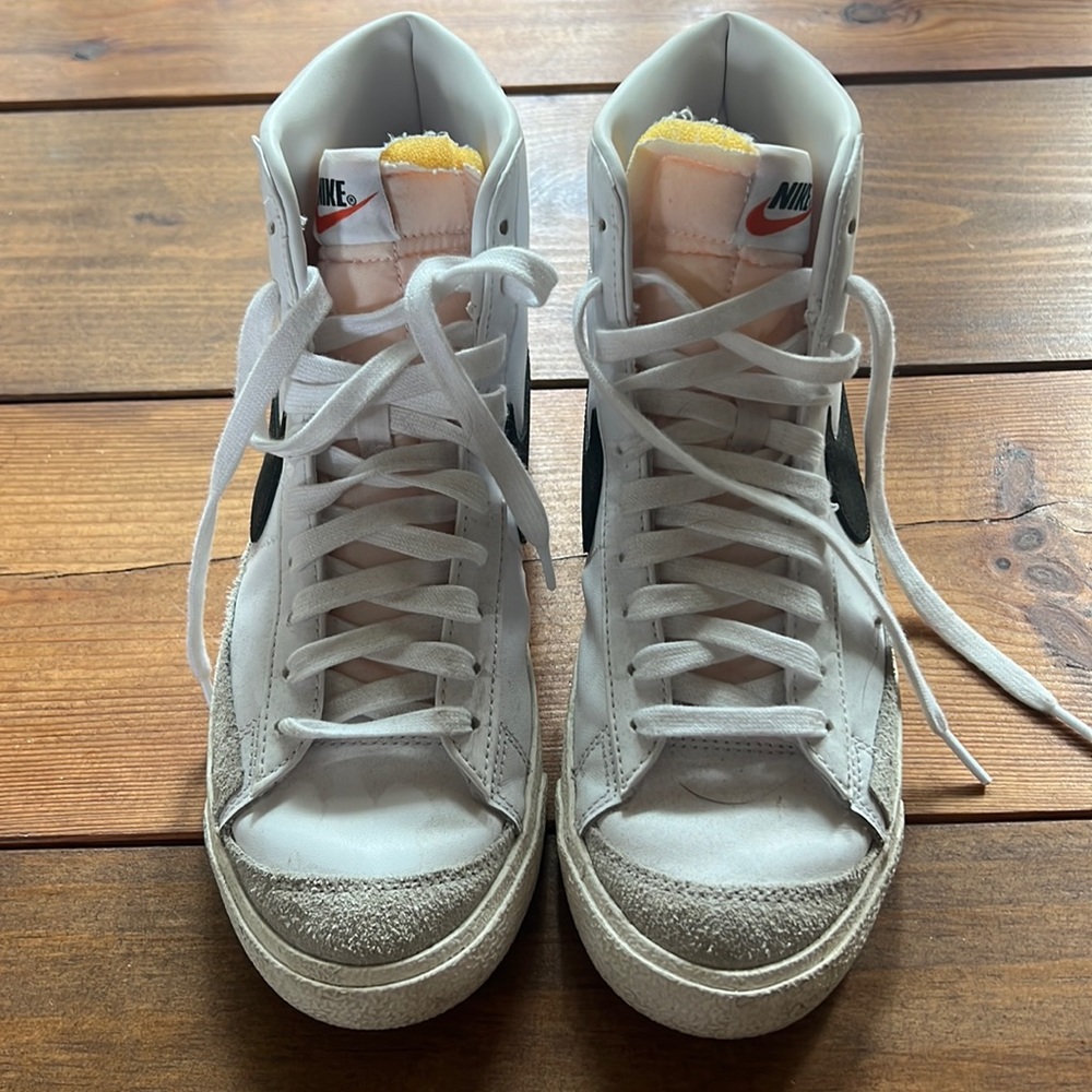 Nike Blazer Mid 77 men size 8 // women size 10